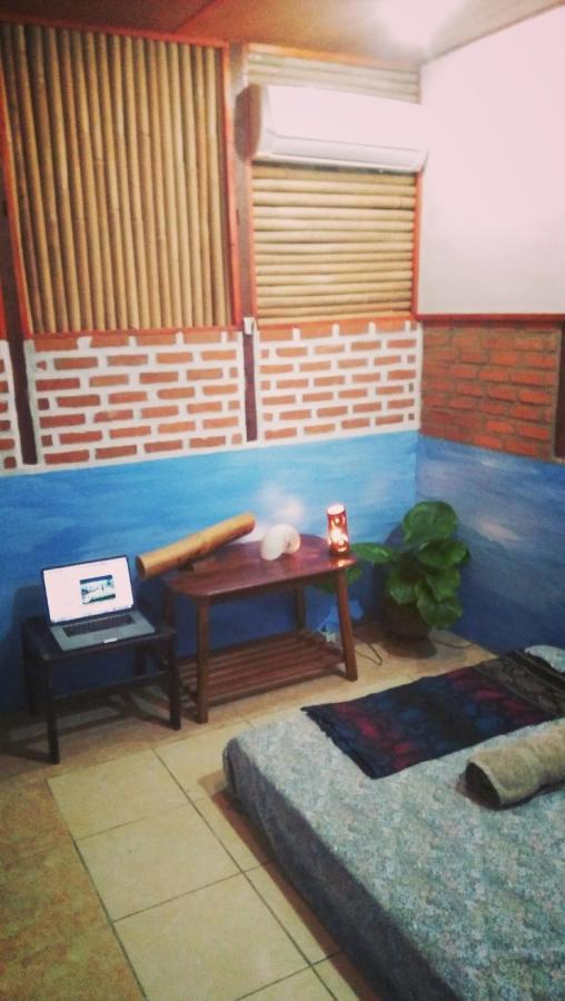 Salty Dog Hostel Telukdalem Екстер'єр фото