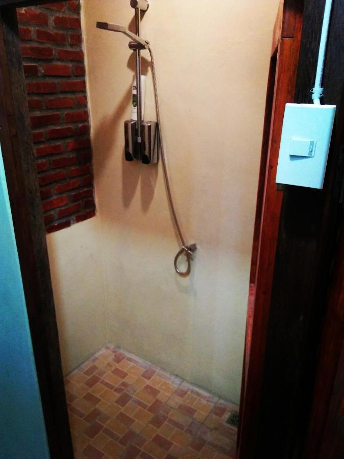 Salty Dog Hostel Telukdalem Екстер'єр фото