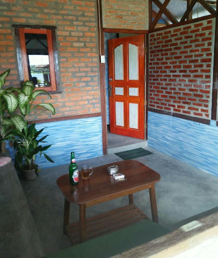 Salty Dog Hostel Telukdalem Екстер'єр фото