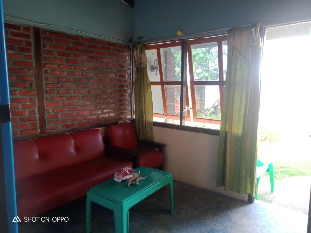 Salty Dog Hostel Telukdalem Екстер'єр фото