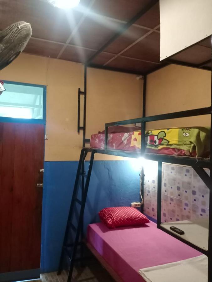 Salty Dog Hostel Telukdalem Екстер'єр фото