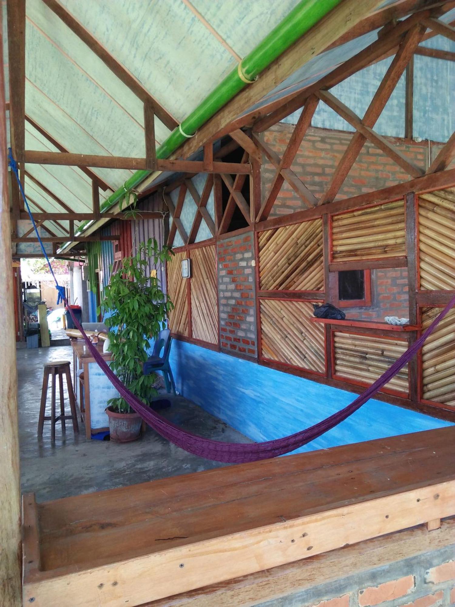 Salty Dog Hostel Telukdalem Екстер'єр фото